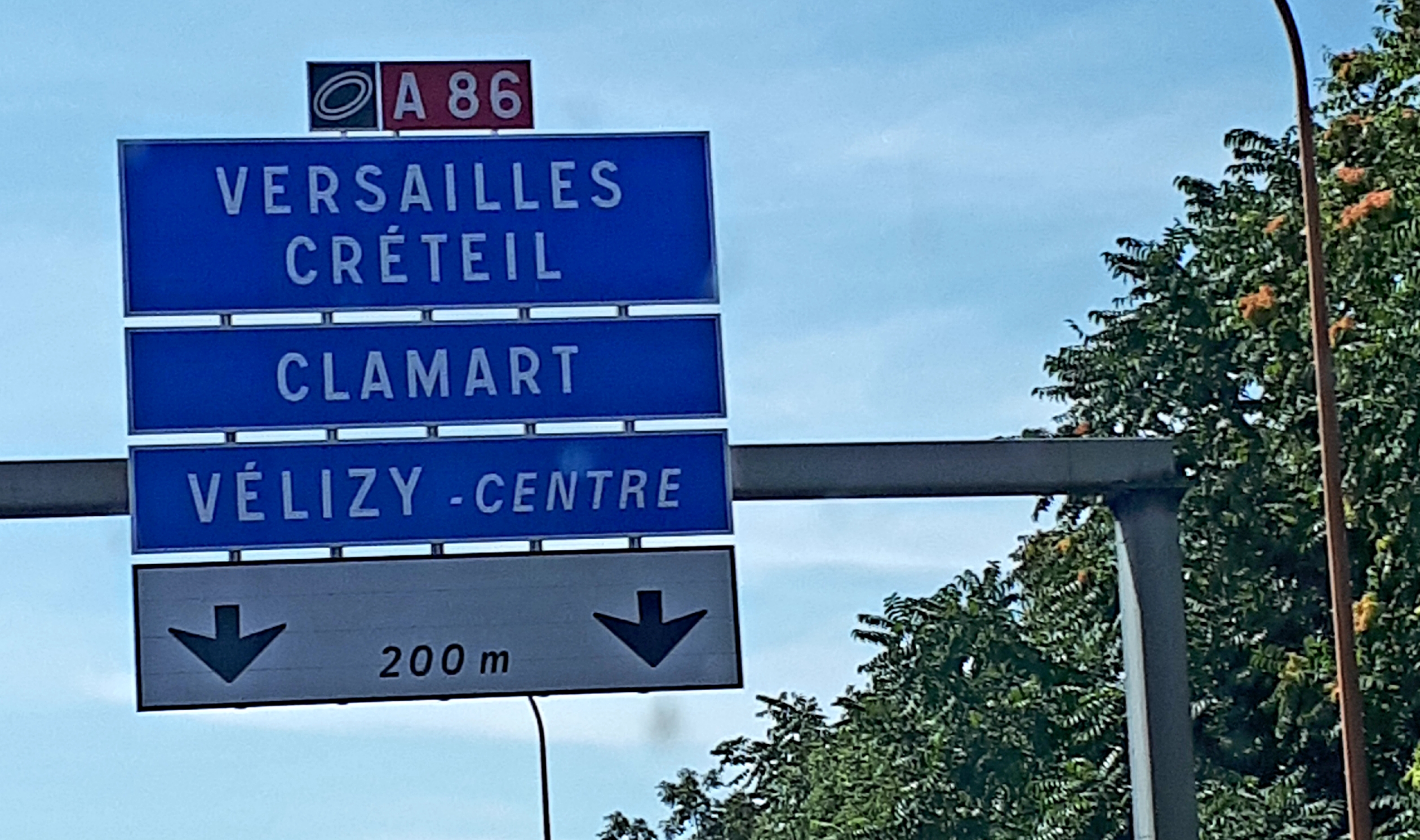French autoroute sign to Versailles and other places
